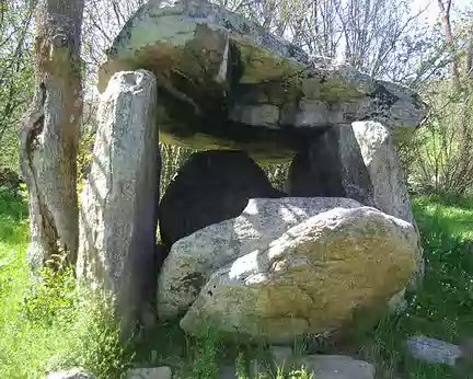 Un dolmen comme en Bretagne ! Un dolmen comme en Bretagne !